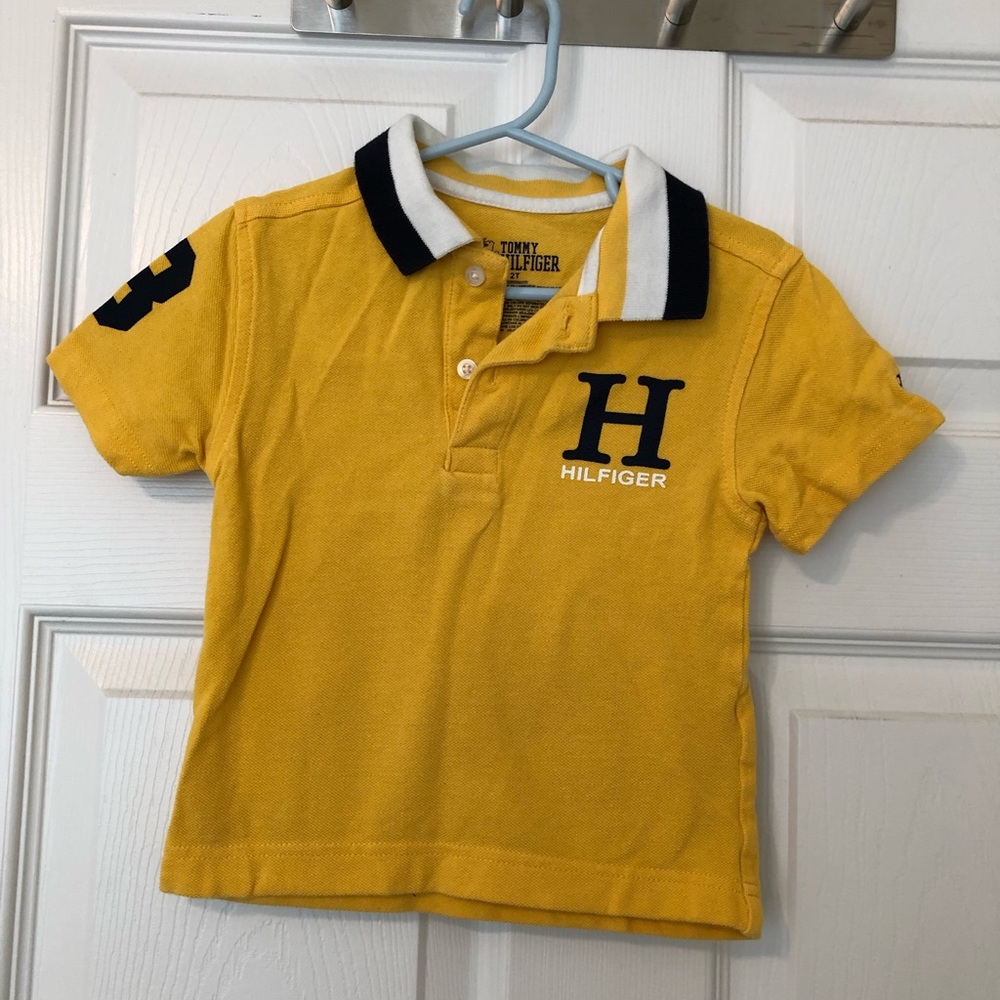THilfiger polo in yellow